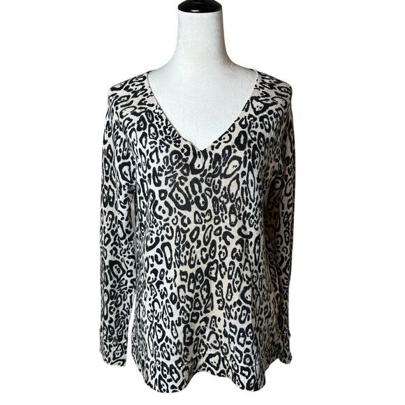 White + Warren Cashmere Leopard Print V-neck Knit Sweater Relaxed Small Luxury - Picture 1 of 8